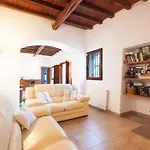 Vila Macia *